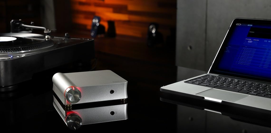 KORG DS-DAC-10R 1-Bit USB DAC/ADC with Phono Input and DSD Recording - with turntable and computer