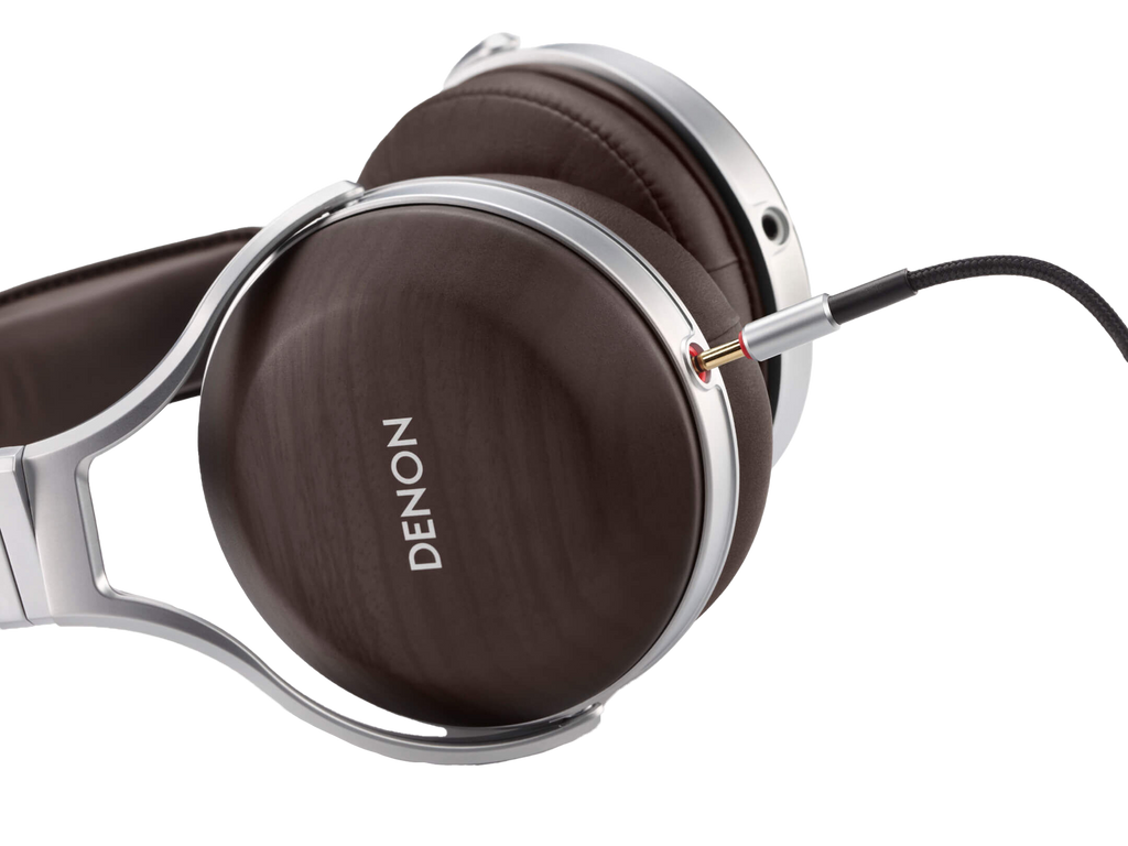 DENON AH-D5200 Closed-Back Over-Ear Headphones ZEBRAWOOD - plug detail