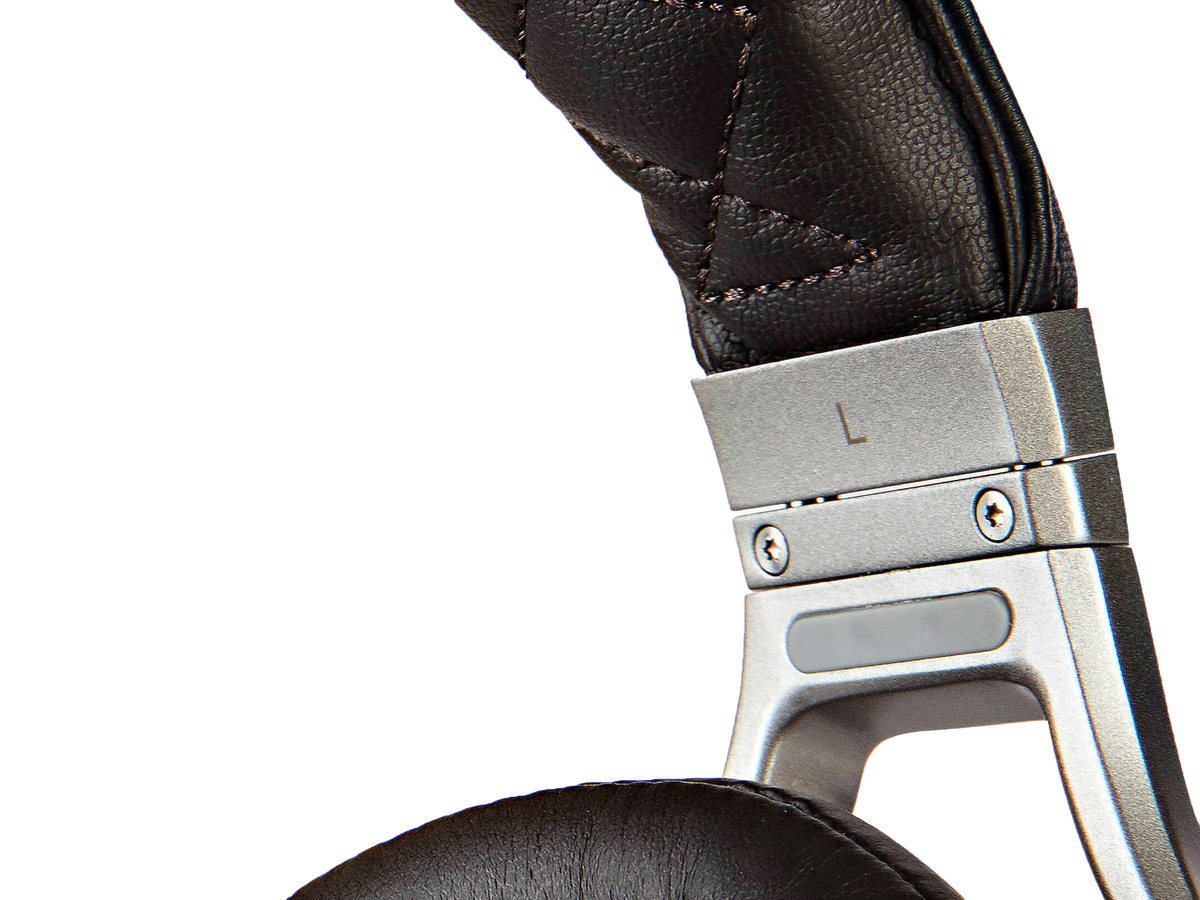 DENON AH-D9200 Closed-Back Over-Ear Headphones BAMBOO - detail