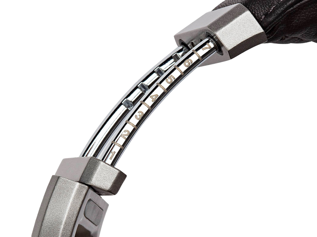 DENON AH-D9200 Closed-Back Over-Ear Headphones BAMBOO - detail