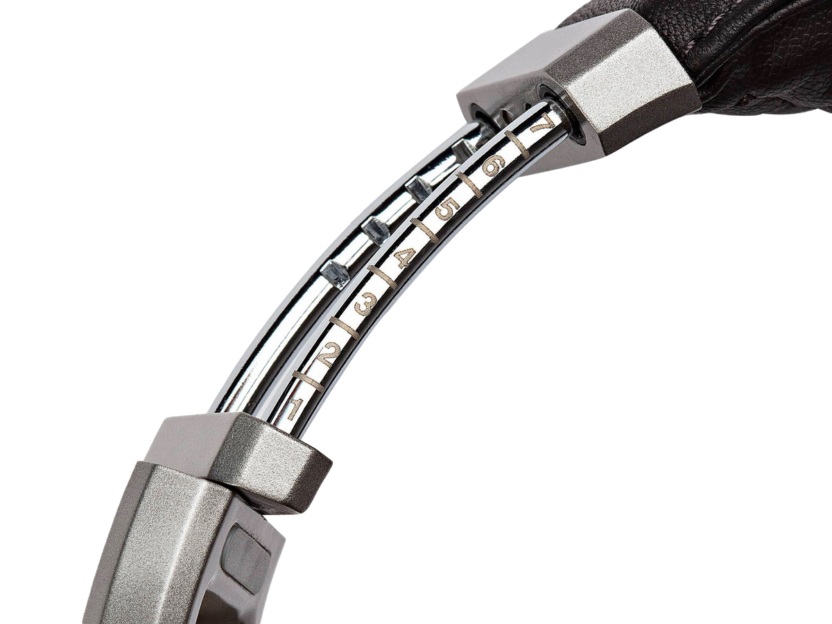DENON AH-D9200 Closed-Back Over-Ear Headphones BAMBOO - detail